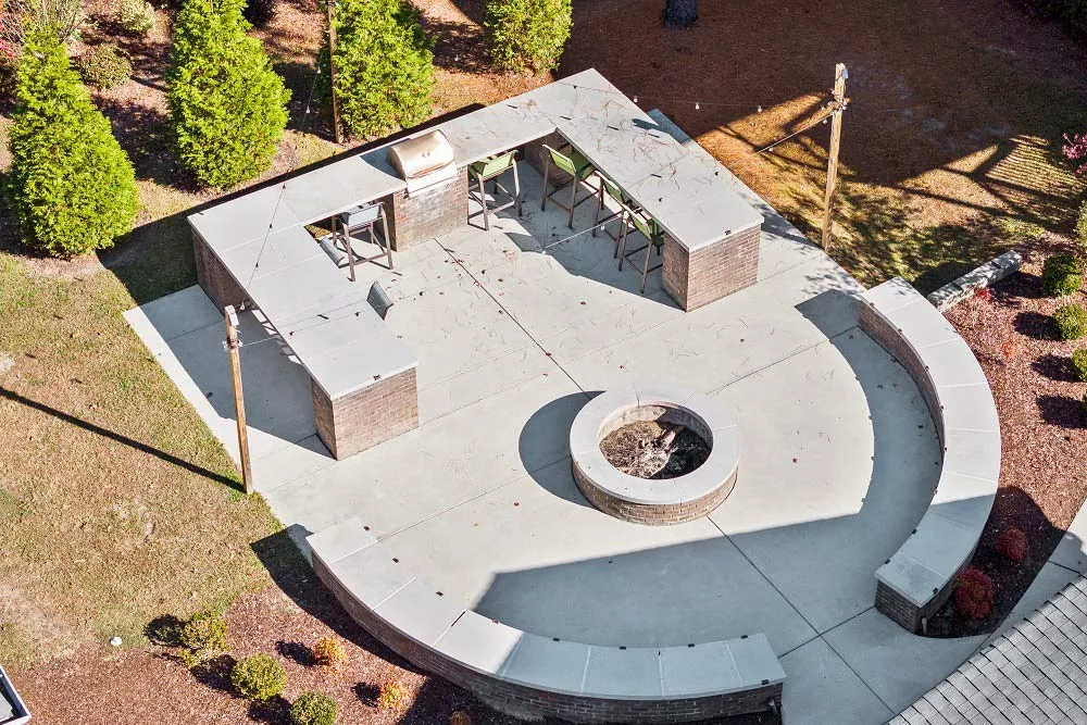 student apartments close to ECU greenville nc pet friendly the quarterdeck student living grilling area at The Quarterdeck